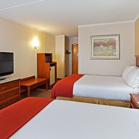 Holiday Inn Express & Suites Greensboro - I-40 Atwendover By Ihg Экстерьер фото