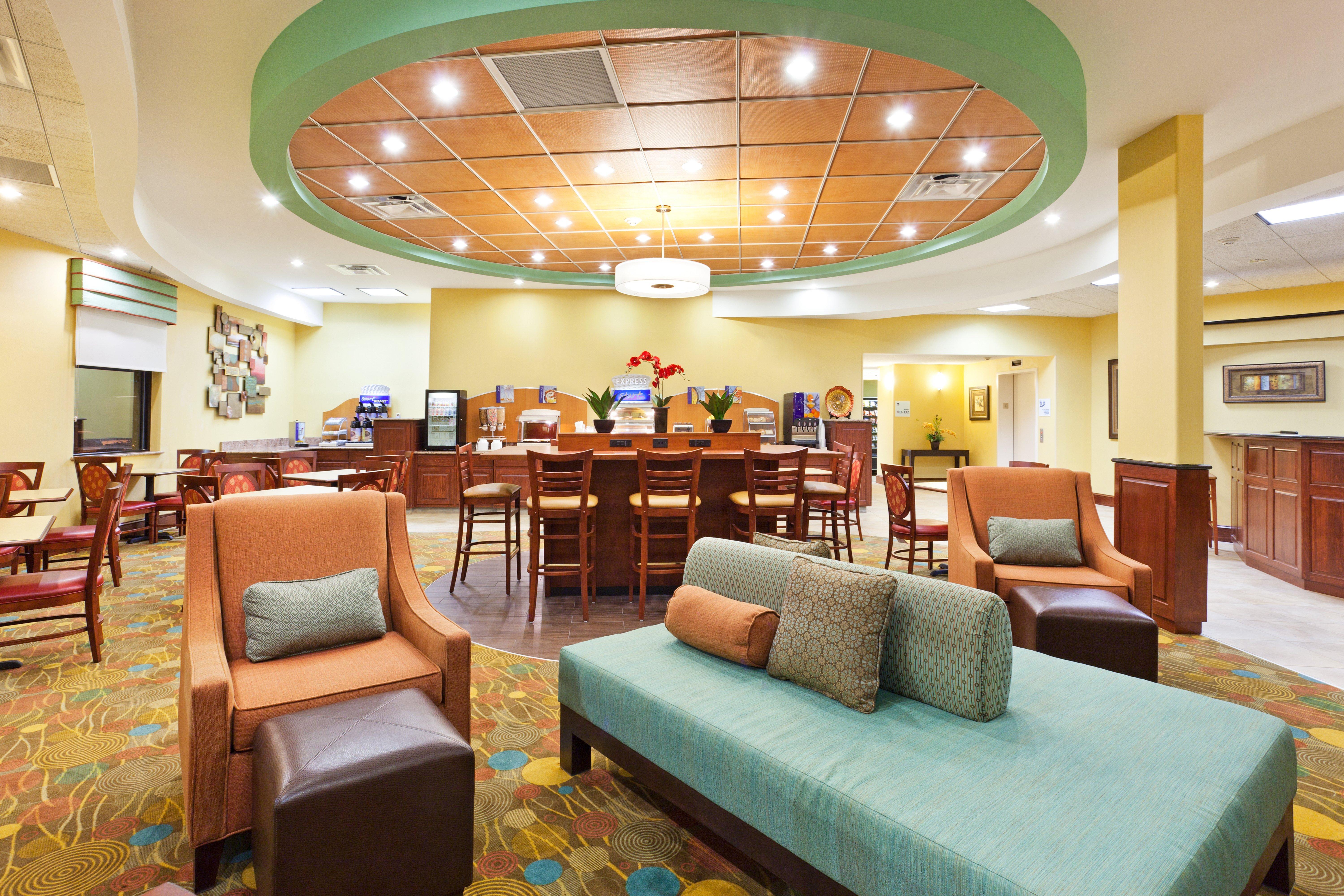 Holiday Inn Express & Suites Greensboro - I-40 Atwendover By Ihg Экстерьер фото