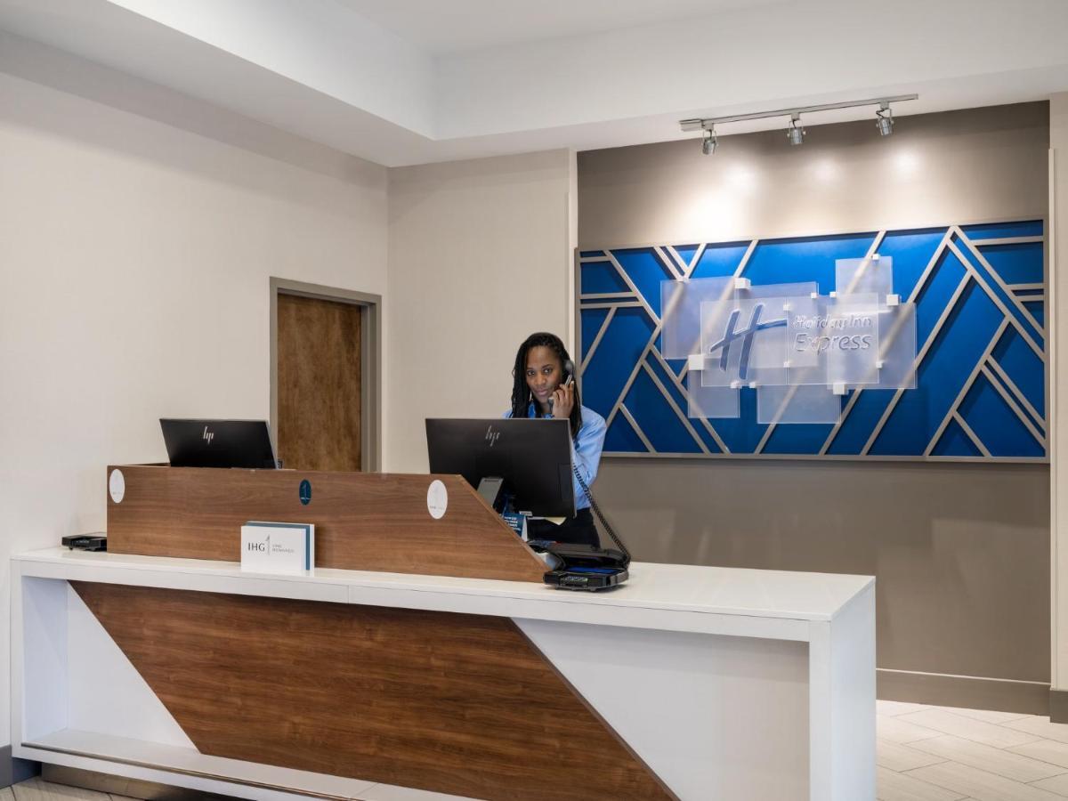 Holiday Inn Express & Suites Greensboro - I-40 Atwendover By Ihg Экстерьер фото